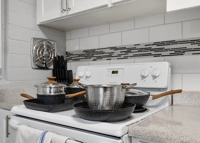 Cozy 2b2b With Free Parking In The Heart Of Apartment
