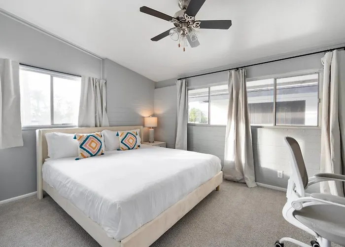 Cozy 2b2b With Free Parking In The Heart Of Scottsdale