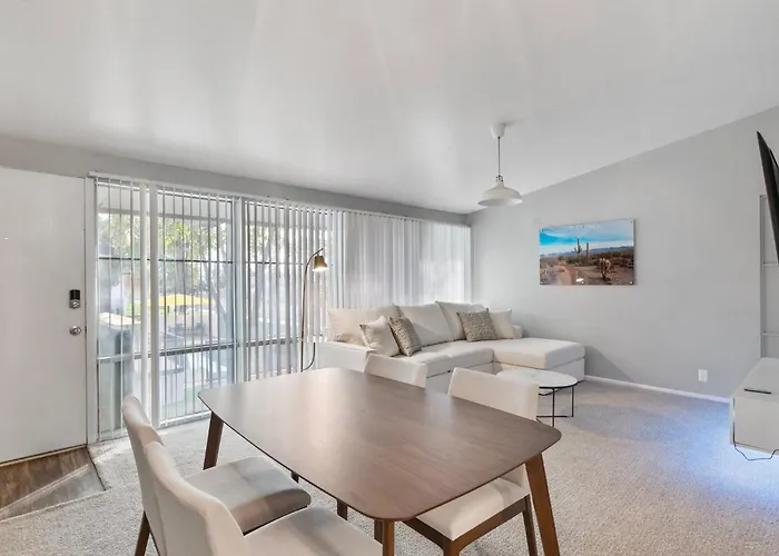 Cozy 2b2b With Free Parking In The Heart Of Apartment *